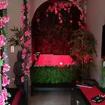 La Demeure De Poulpican Sakura Jacuzzi Charme Romantique Terrasse Privee 300m Et Restaurants Valmer - Golfe Saint Tropez 게스트하우스 라크루아발메르