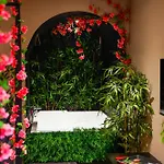 La Demeure De Poulpican Sakura Jacuzzi Charme Romantique Terrasse Privee 300m Et Restaurants Valmer - Golfe Saint Tropez 게스트하우스 3*